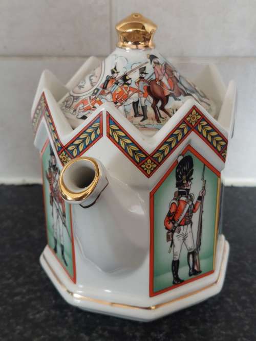 Wow!! Vintage Sadler battle of Waterloo tea pot Value R950