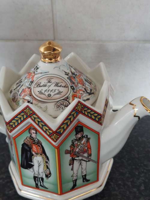Wow!! Vintage Sadler battle of Waterloo tea pot Value R950