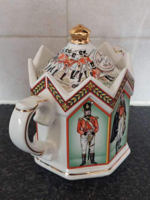 Wow!! Vintage Sadler battle of Waterloo tea pot Value R950