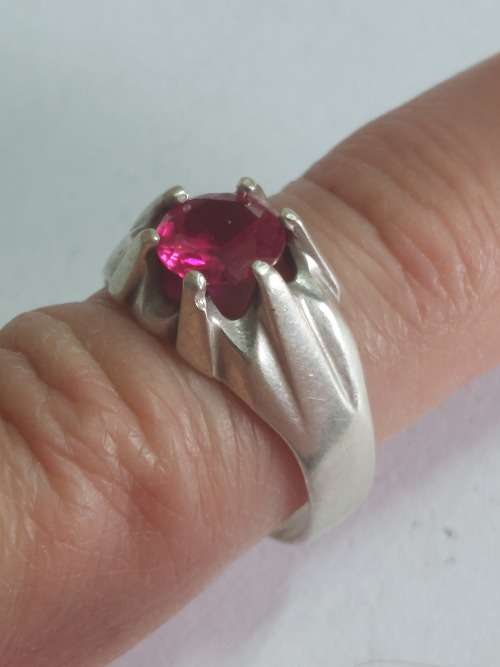 Lovely vintage sterling silver ruby ring 3,0g