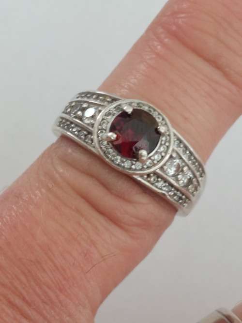 Gorgeous sterling silver garnet and cz 4,8g