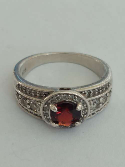 Gorgeous sterling silver garnet and cz 4,8g