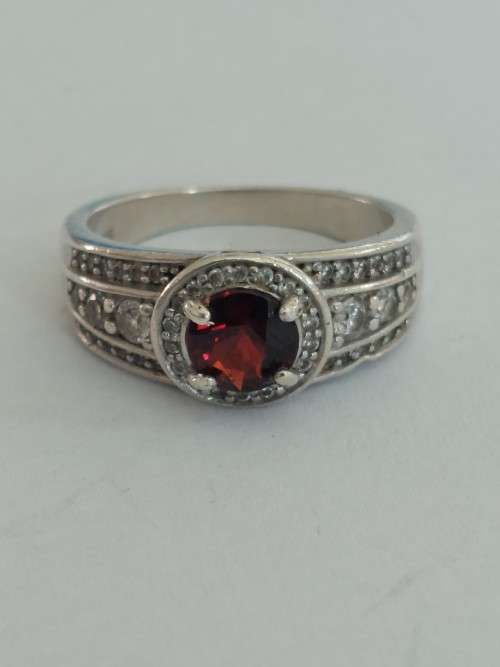 Gorgeous sterling silver garnet and cz 4,8g