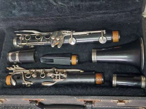 Vintage Artley 18S Clarinet in case, very good condition with reeds Value R2500
