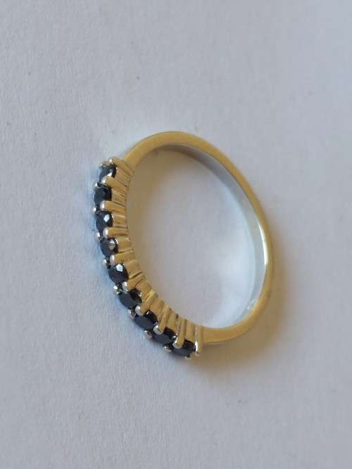 Gorgeous 9ct white gold black diamond ring 1,5g  Value R3950