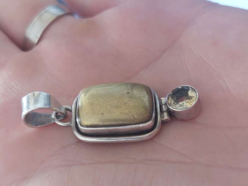 Exquisite vintage sterling silver gold stone & topaz pendant 12,5g value R1000