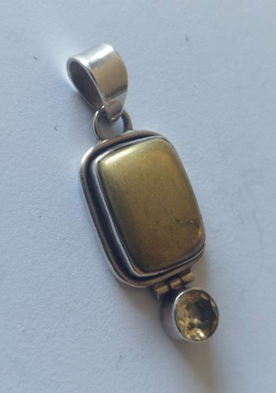 Exquisite vintage sterling silver gold stone & topaz pendant 12,5g value R1000