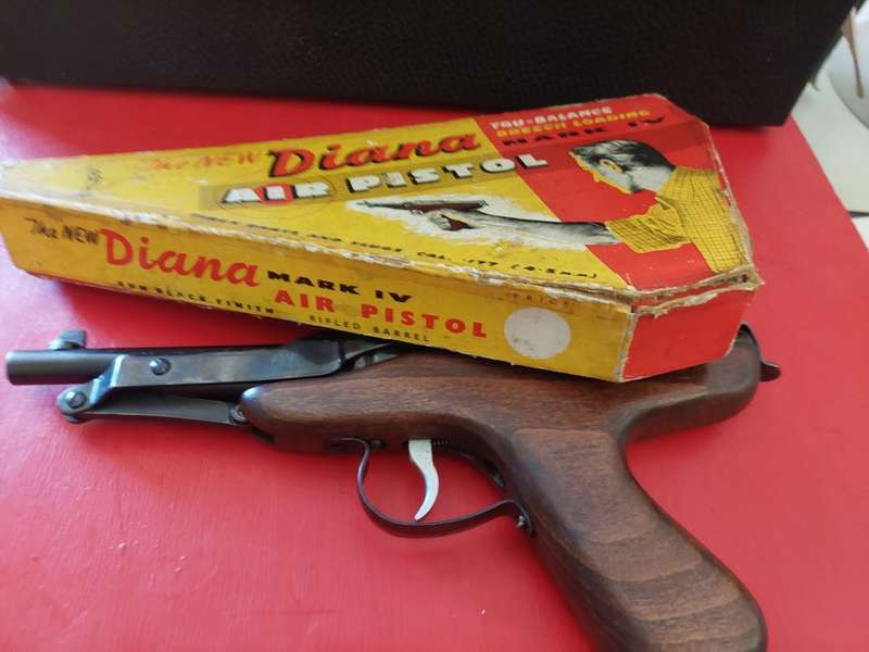 Rare vintage 1960`s Diana mark iv air pistol with box 100% working