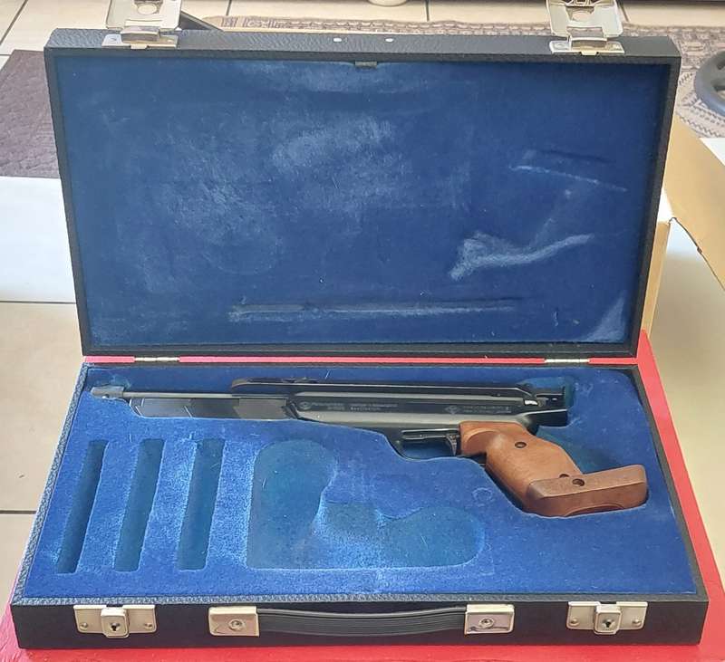 Rare Find!! Vintage Feinwerkbau Model 80 air pistol with original case, 100 working