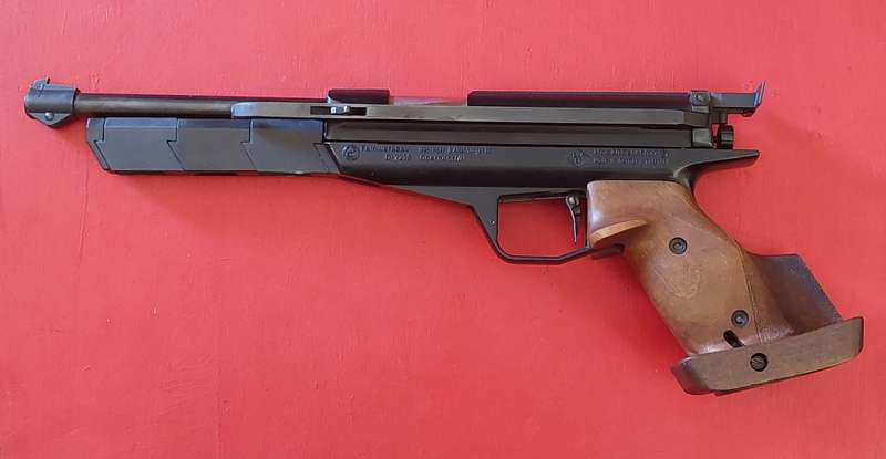 Rare Find!! Vintage Feinwerkbau Model 80 air pistol with original case, 100 working