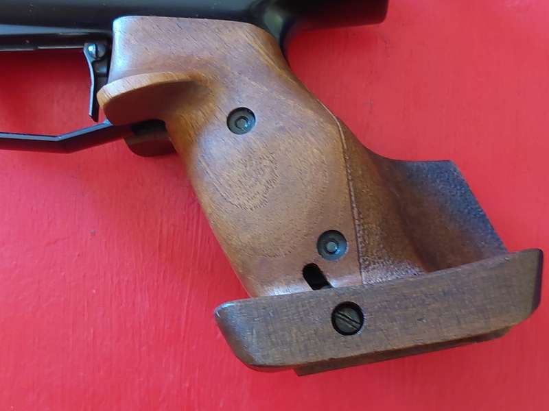 Rare Find!! Vintage Feinwerkbau Model 80 air pistol with original case, 100 working