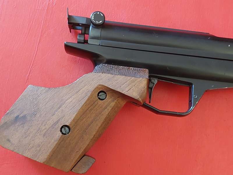 Rare Find!! Vintage Feinwerkbau Model 80 air pistol with original case, 100 working