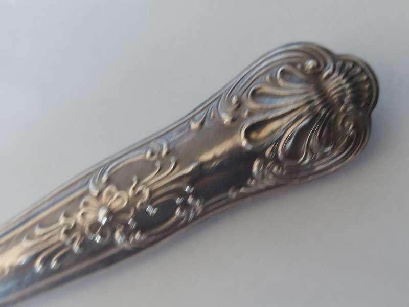Hallmarked Vintage kings pattern Sheffield silver handled bread knife