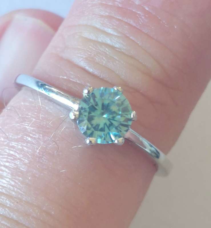 Gorgeous!! NEW!! 0,60ct blue Moissanite sterling silver ring 1,8g WOW!!