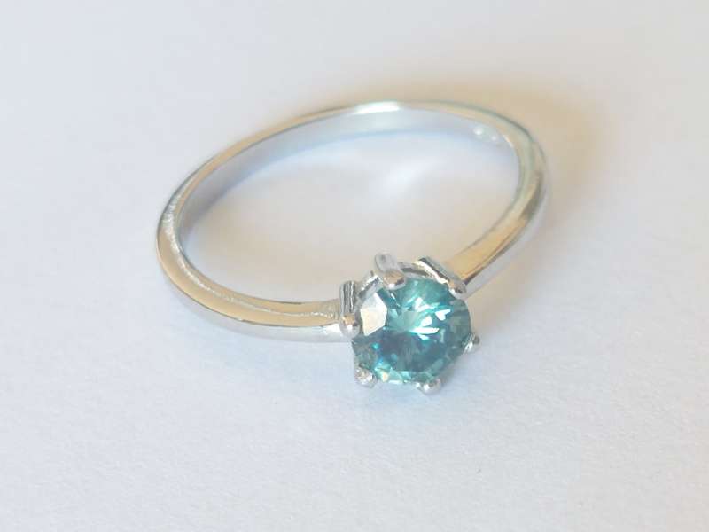 Gorgeous!! NEW!! 0,60ct blue Moissanite sterling silver ring 1,8g WOW!!