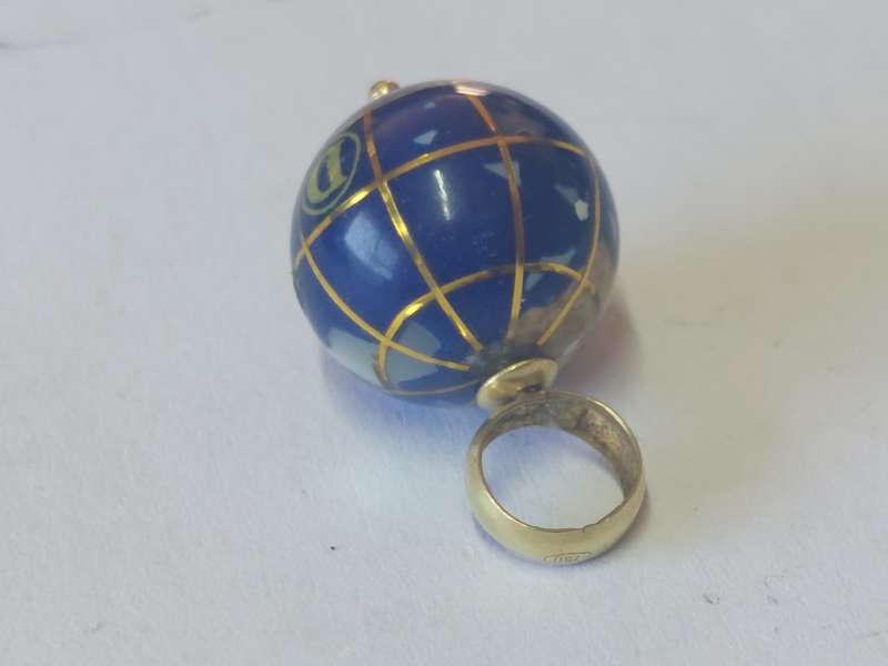 Wow!! Vintage 14ct gold mixed stone globe pendant 1,5g Value R3500