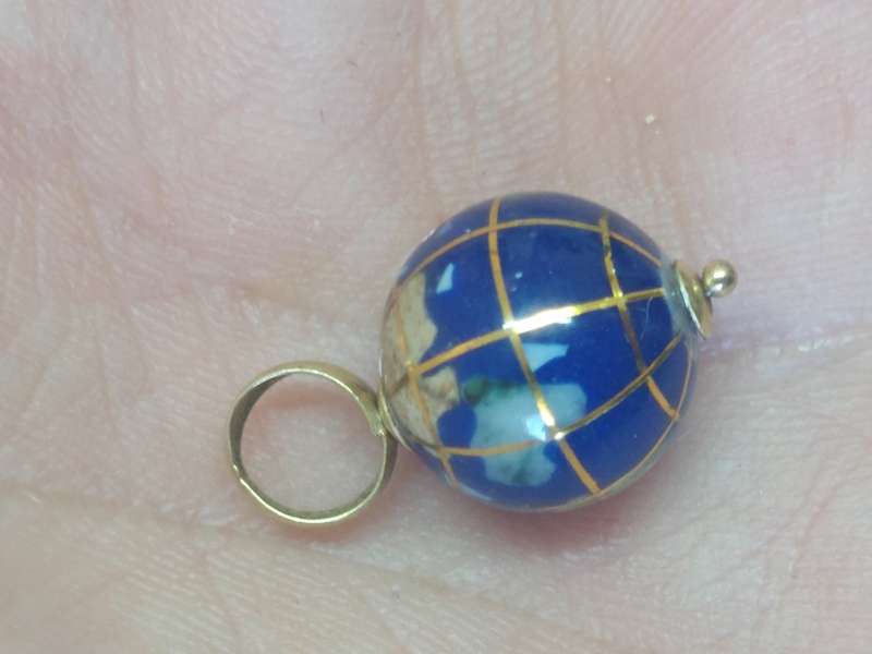 Wow!! Vintage 14ct gold mixed stone globe pendant 1,5g Value R3500