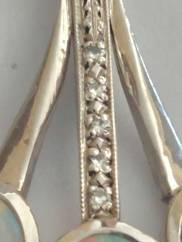 Exquisite vintage 9ct white gold opal & diamond pendant 4,4g Value R7500