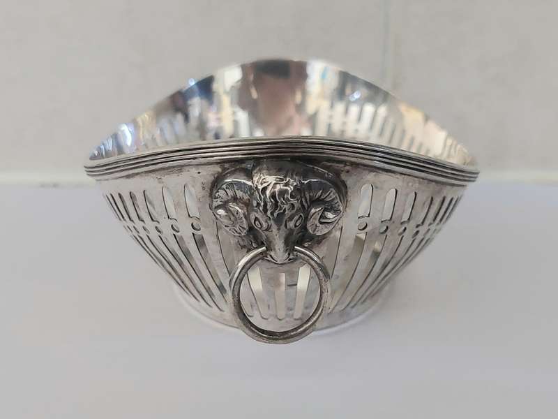 Spectacular 19th century Dutch silver rams head dish 103,1g Value R2500