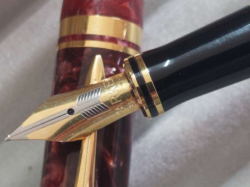 Rare!! Parker Duofold Centennial 18ct gold nib fountain pen Value R8000
