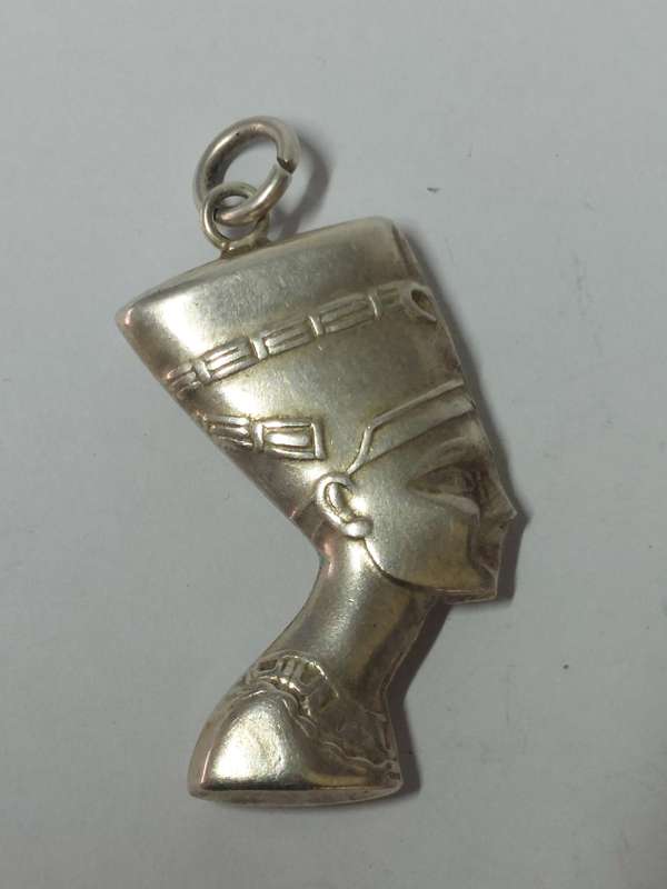 Large vintage Egyptian sterling silver Neferititi pendant 10g wow!!