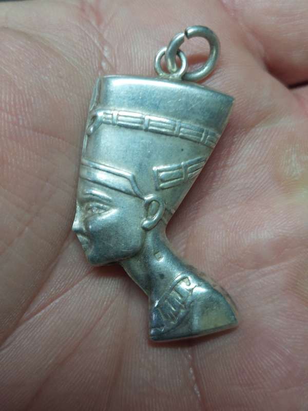 Large vintage Egyptian sterling silver Neferititi pendant 10g wow!!
