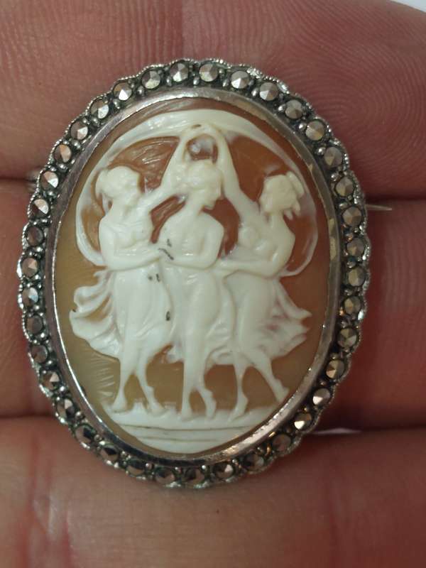 Magnificent vintage sterling silver marcasite shell cameo brooch 8,1g