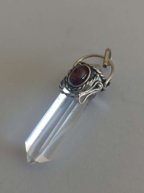 Vintage sterling silver rock crystal & garnet pendant 9,7g