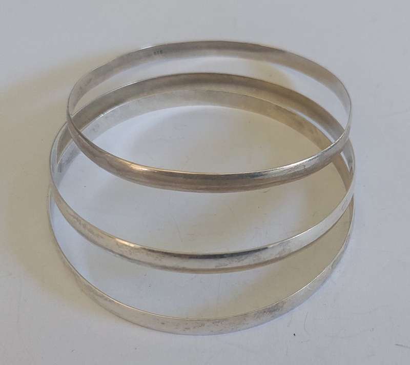 Wow!! 3 x vintage 5mm sterling silver bangles 21,0g