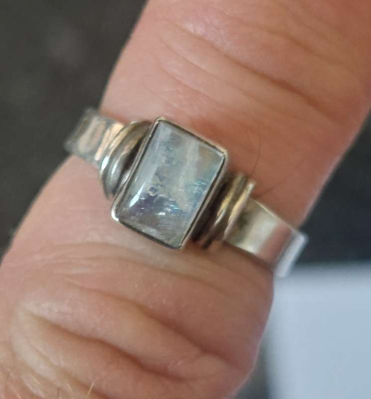 Spectacular vintage sterling silver moonstone ring 2.6g