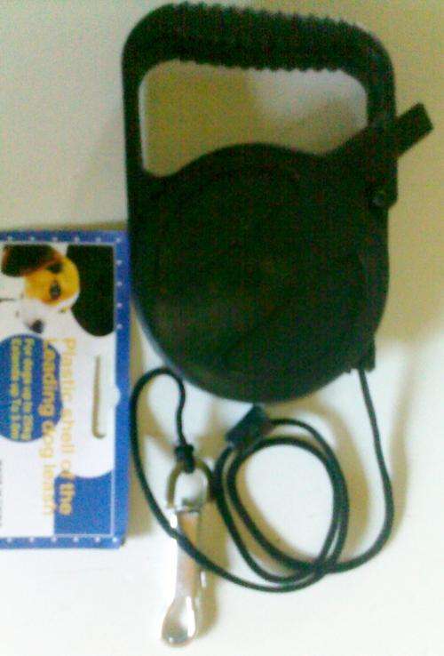 Plastic Shell dog leash, for dogs up to 25kg and extends up to 3 meters!