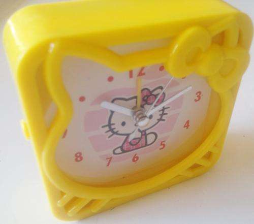 HELLO KITTY bedside clock.