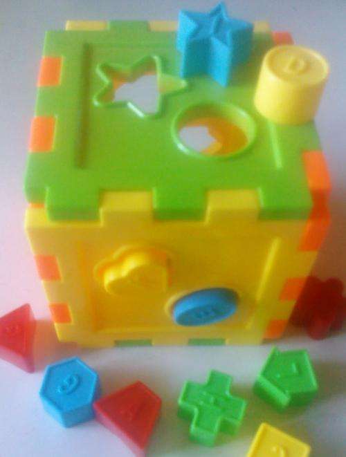 Bright and colourfull Shape Sorter, perfect for your little Baby.