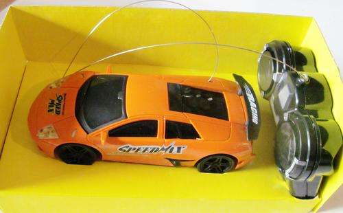 True Drift LAMBOGINI. Scale: 1:28.  Speed 10Km/h.  Control Distance 50meters.  With Lights! ! !