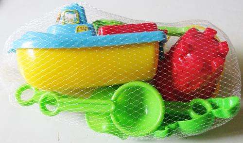 Sandpit and/or water set.