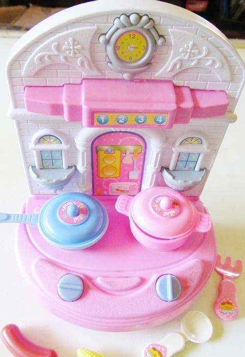 Cute little Stand up Kitchen set. (Perfect for Barbie)