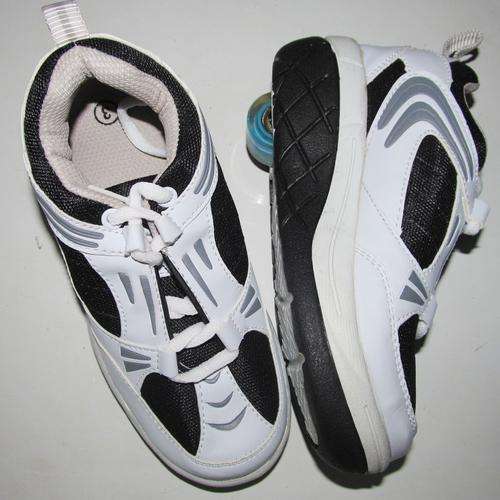 HEELIES. SIze 11,12,13,1,2,or 3.  High quality tekkies with a removable wheel. Postage only R45!!!