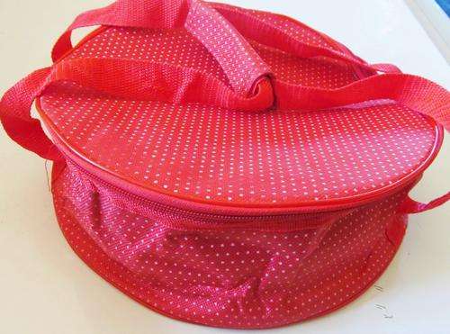 Round coolerbox.....perfect for those irratating school cake sales....fits any normal cake.