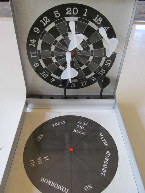 ONLY 1 AVAILABLE *** The perfect gift !!! ***Magnetic dartboard in stunning compact metal case!!!