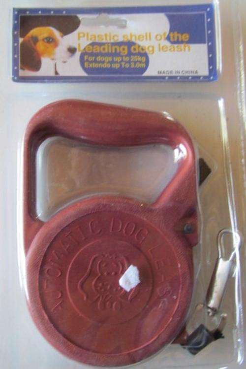 Retractable Dog leash up to 25kg.  3 meters long.