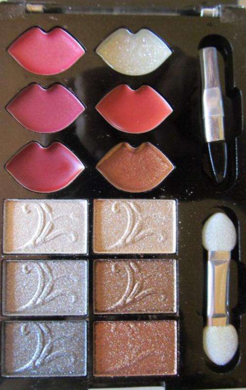 Eye shadows with lipgloss - SHIPPING R40 and ALL ADDITIONAL ITEMS ARE FREE