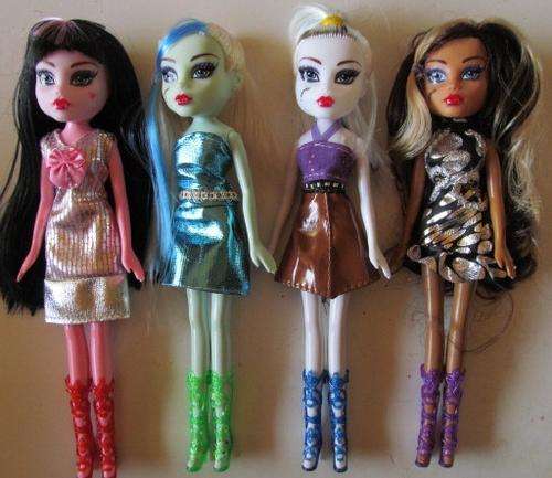 4 Monster High dolls up for grabs.  Bid is per doll, Really cool !