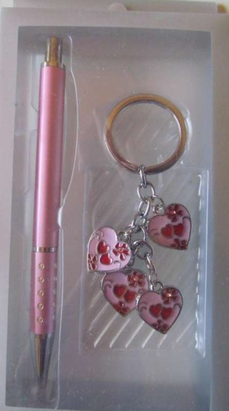 Stunning pen and keyring gift set