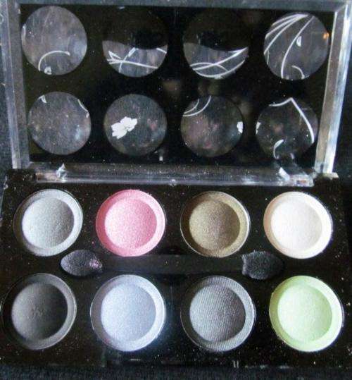 Eyeshadow Kit - Shipping R40 Regadless of amount of items you take