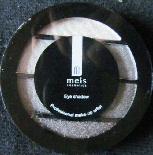 Round Compact Eyeshadow Kit  - Shipping R40 Regadless of amount of items you take