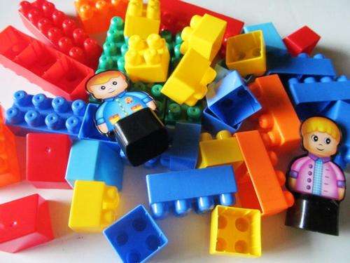 38 Piece BIG BLOCKS with two men