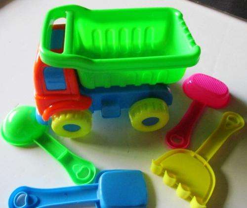 Sandpit truck with accessories -SHIPPING R40 & ALL ADDITIONAL ITEMS R FREE