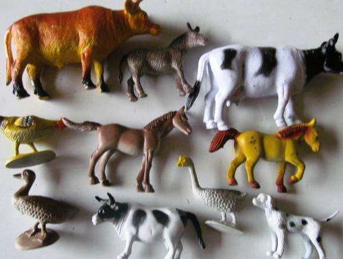 Set of cute plastic farm animals, Shipping R40, additional items are FREE