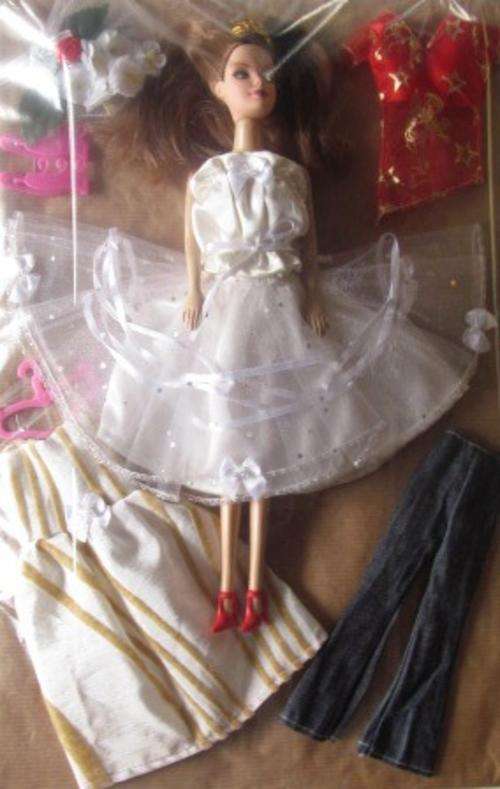Barbie set - HIGH QUALITY DOLL INCLUDED !!! - R40 shipping, no matter how many items u take