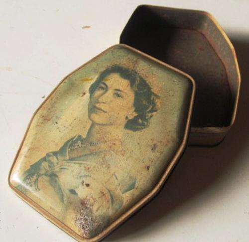 Very old Queen Elizabeth tin